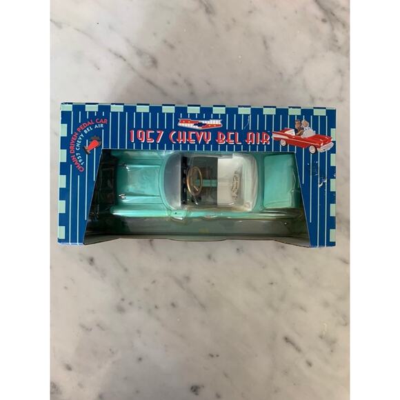 NIB Vintage Limited Edition 1:18 1957 Chevy Bel Air Surf Green Die-Cast Car - Picture 8 of 11